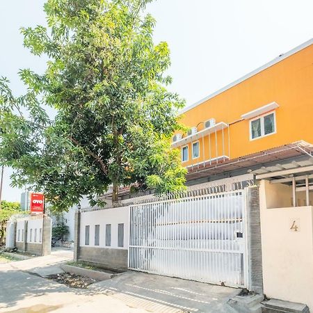 Oyo 863 Tenacity Guest House Syariah Cirebon Exterior foto