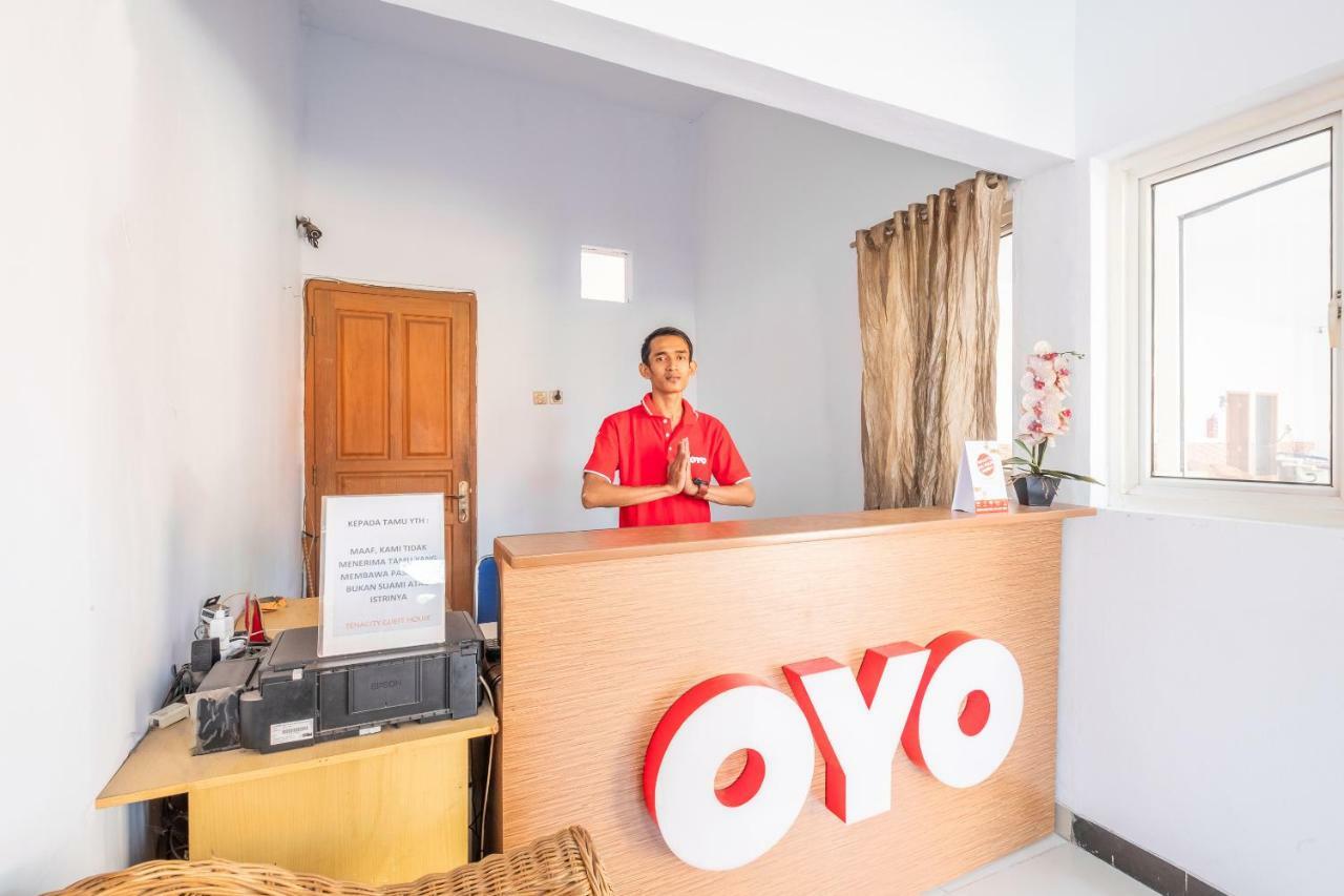Oyo 863 Tenacity Guest House Syariah Cirebon Exterior foto