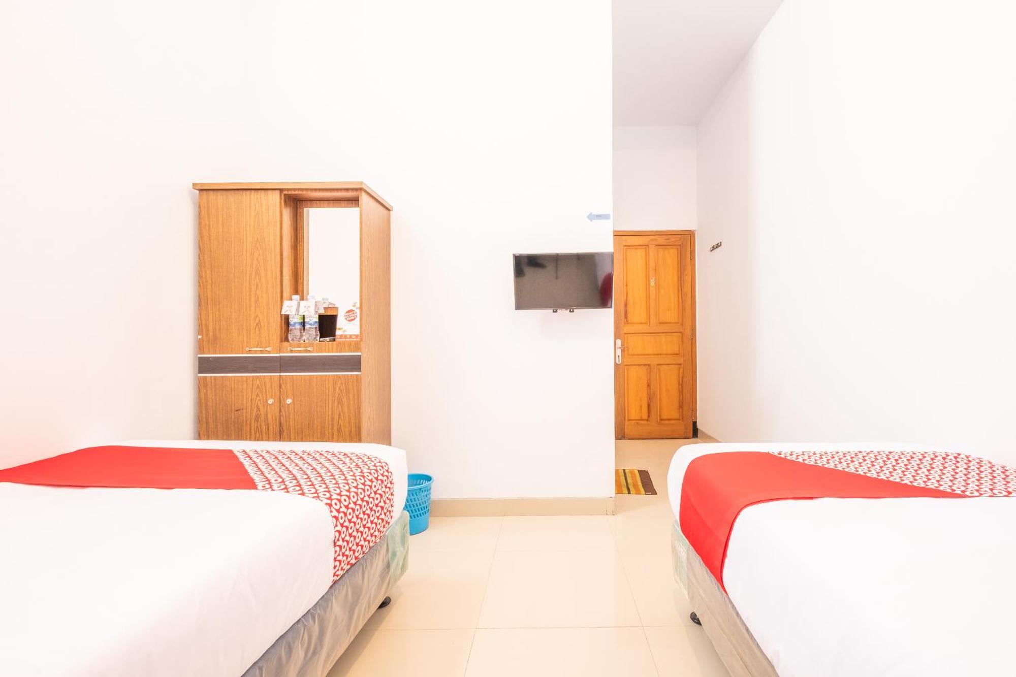 Oyo 863 Tenacity Guest House Syariah Cirebon Exterior foto