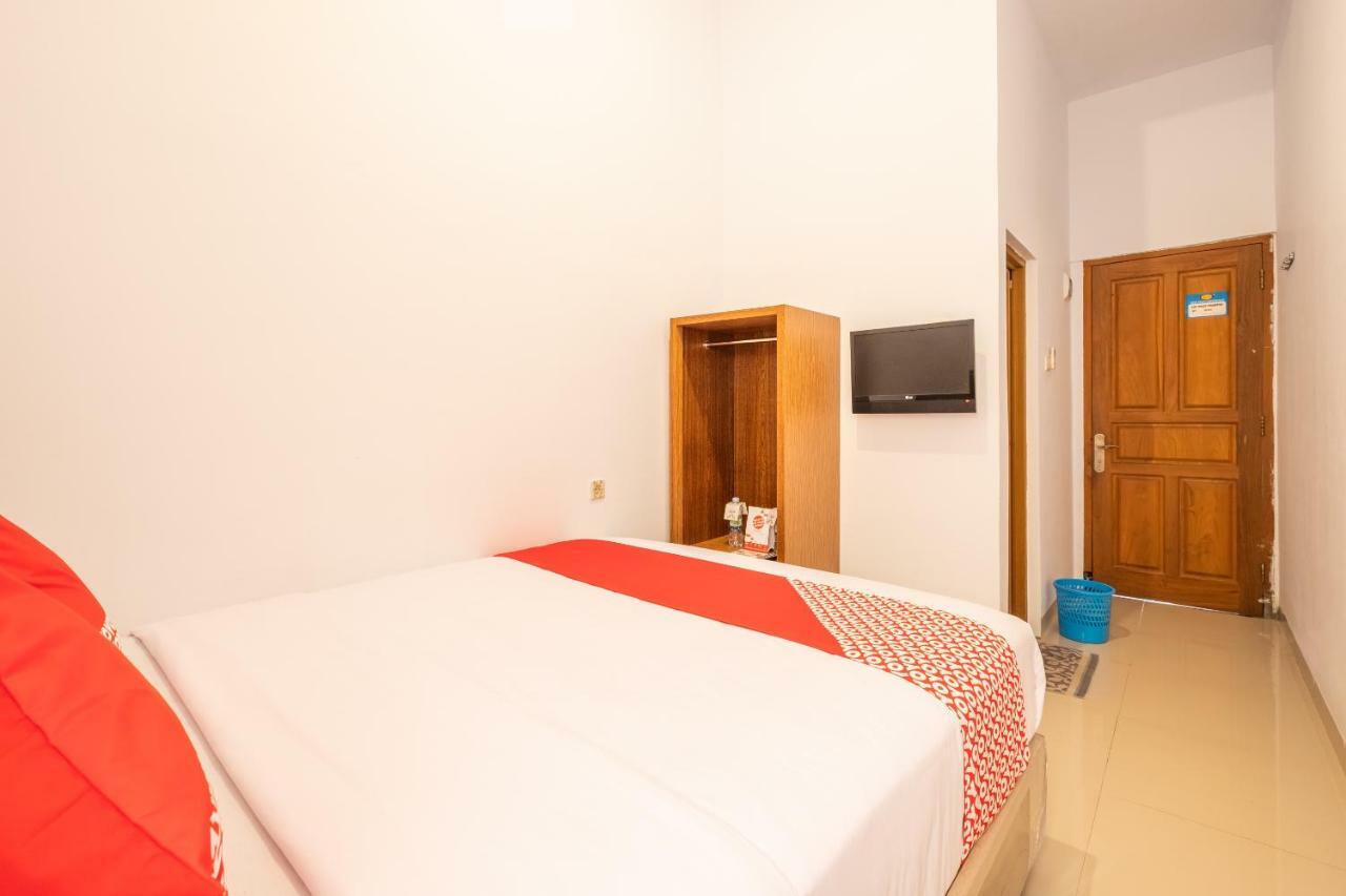Oyo 863 Tenacity Guest House Syariah Cirebon Exterior foto