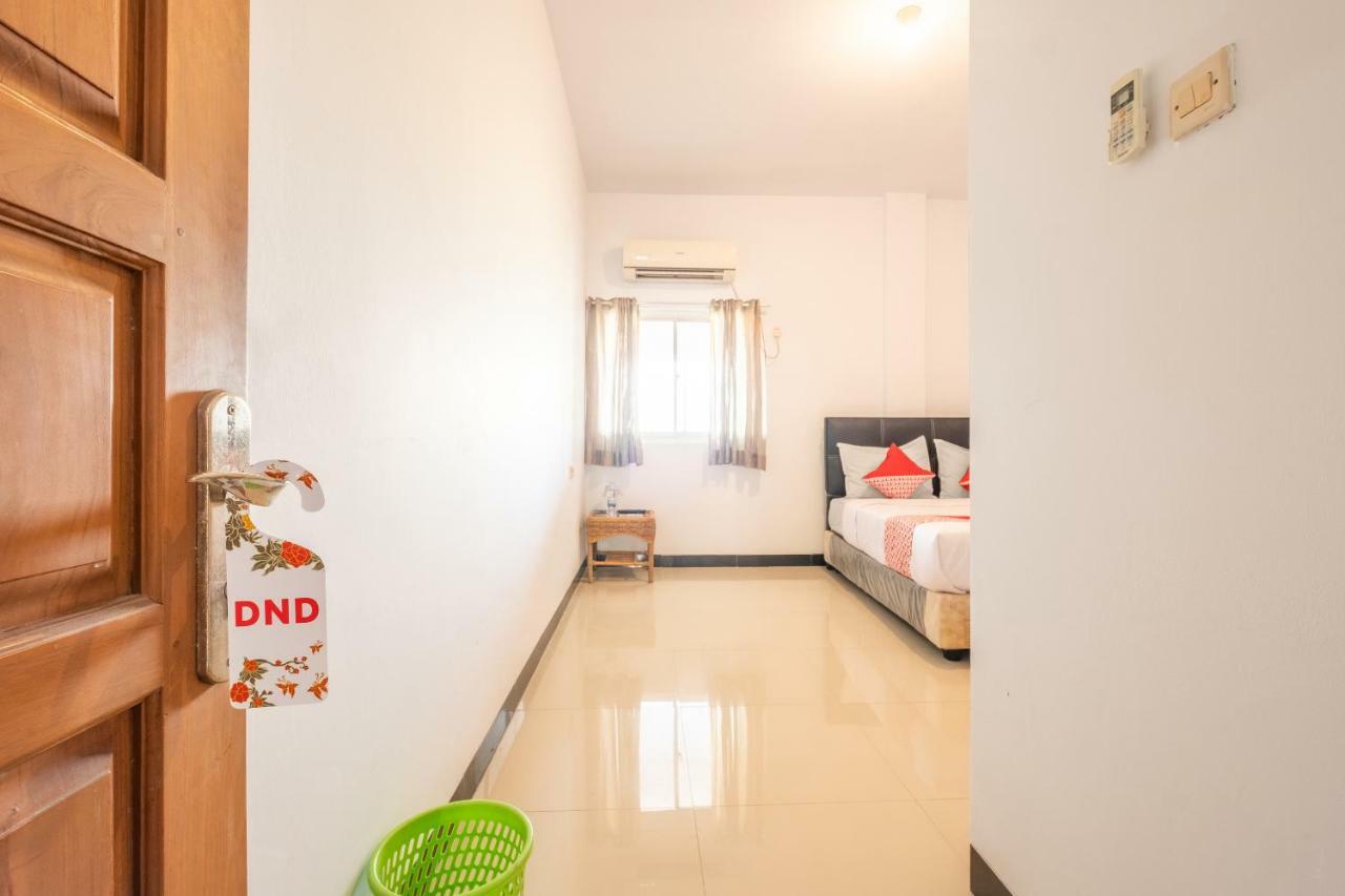 Oyo 863 Tenacity Guest House Syariah Cirebon Exterior foto
