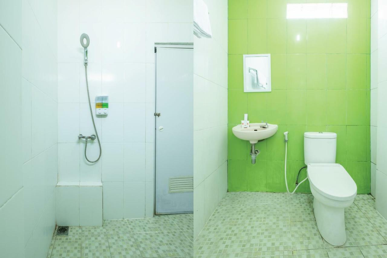 Oyo 863 Tenacity Guest House Syariah Cirebon Exterior foto