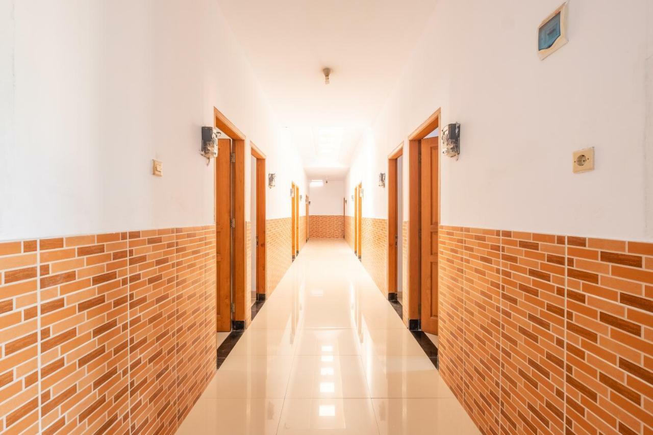 Oyo 863 Tenacity Guest House Syariah Cirebon Exterior foto