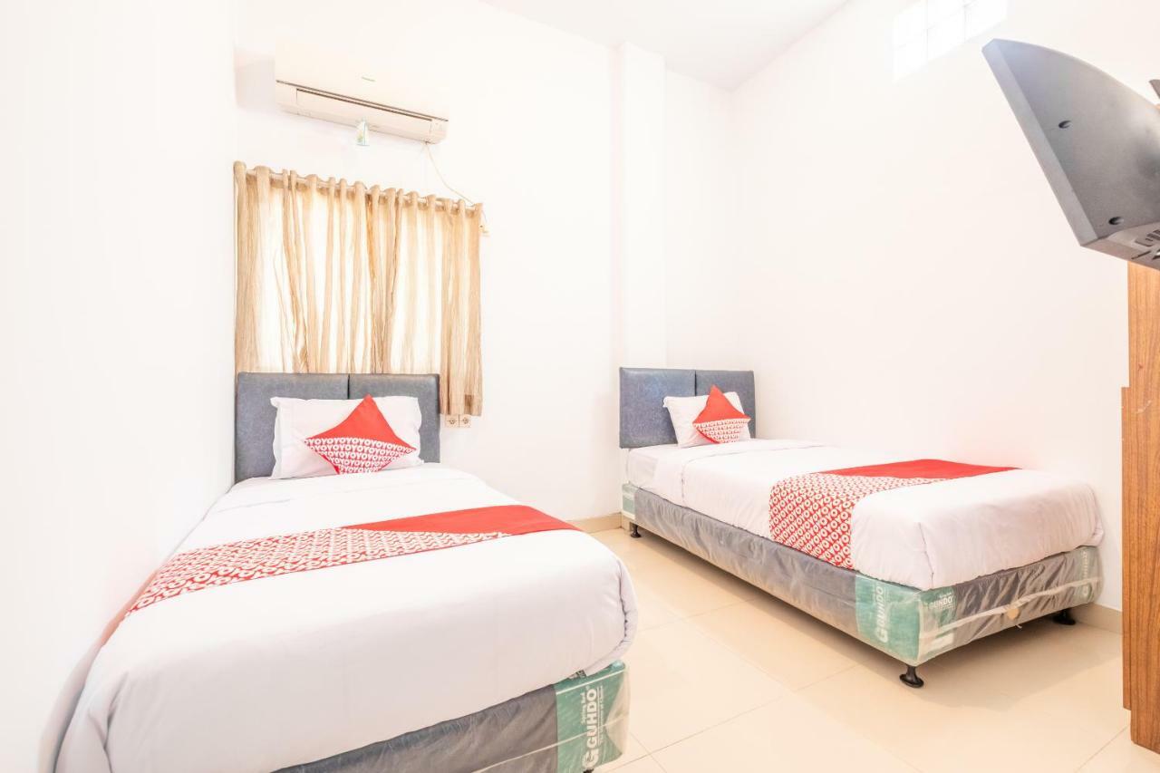 Oyo 863 Tenacity Guest House Syariah Cirebon Exterior foto