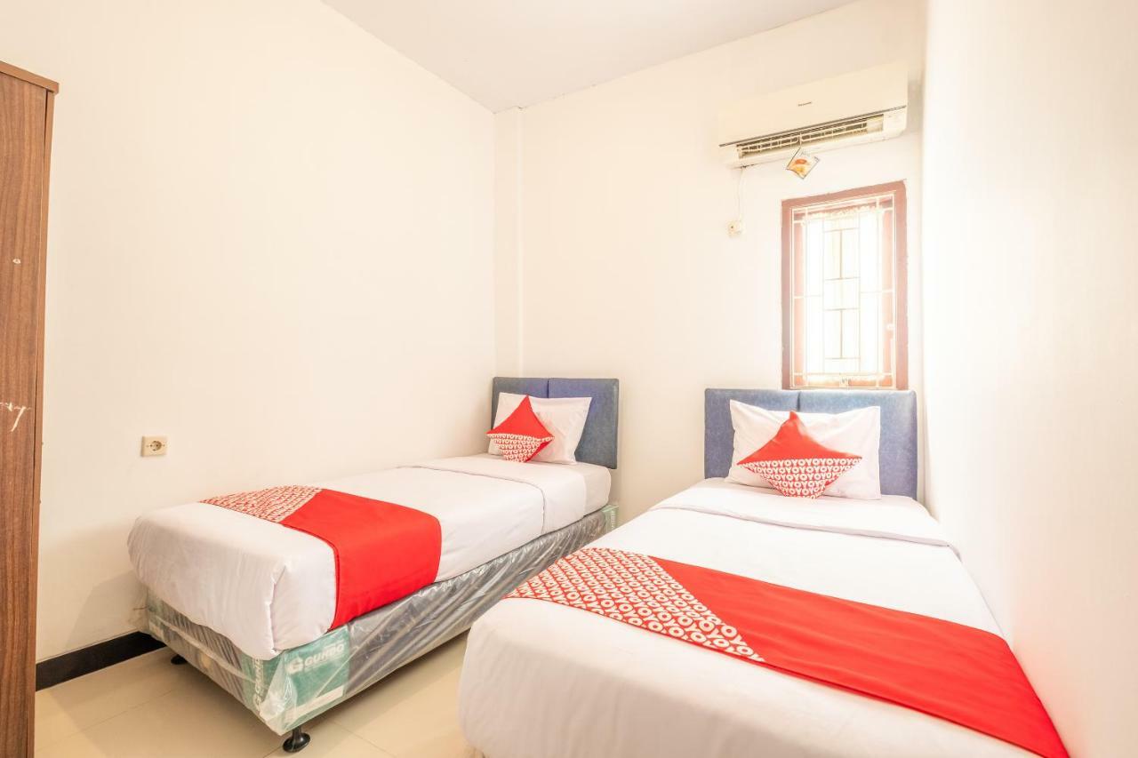 Oyo 863 Tenacity Guest House Syariah Cirebon Exterior foto