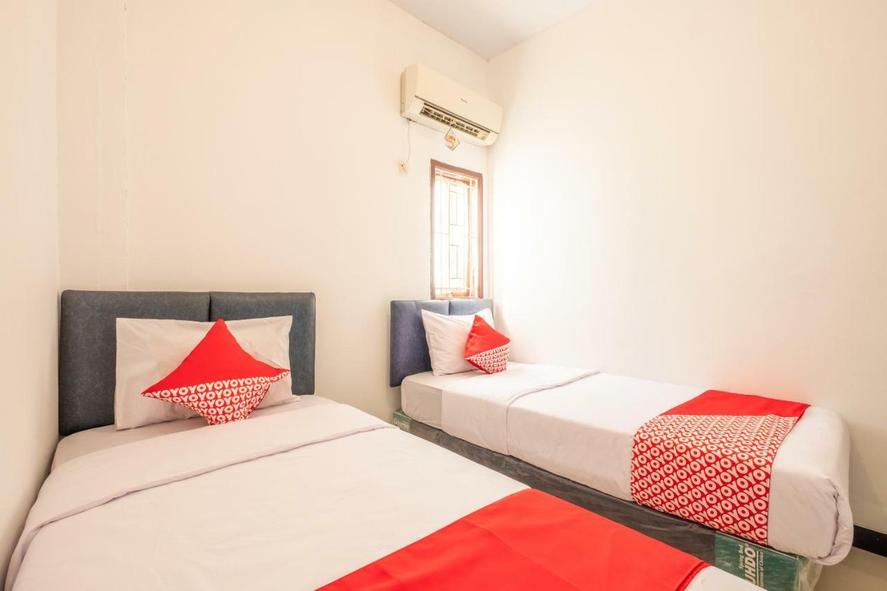 Oyo 863 Tenacity Guest House Syariah Cirebon Exterior foto