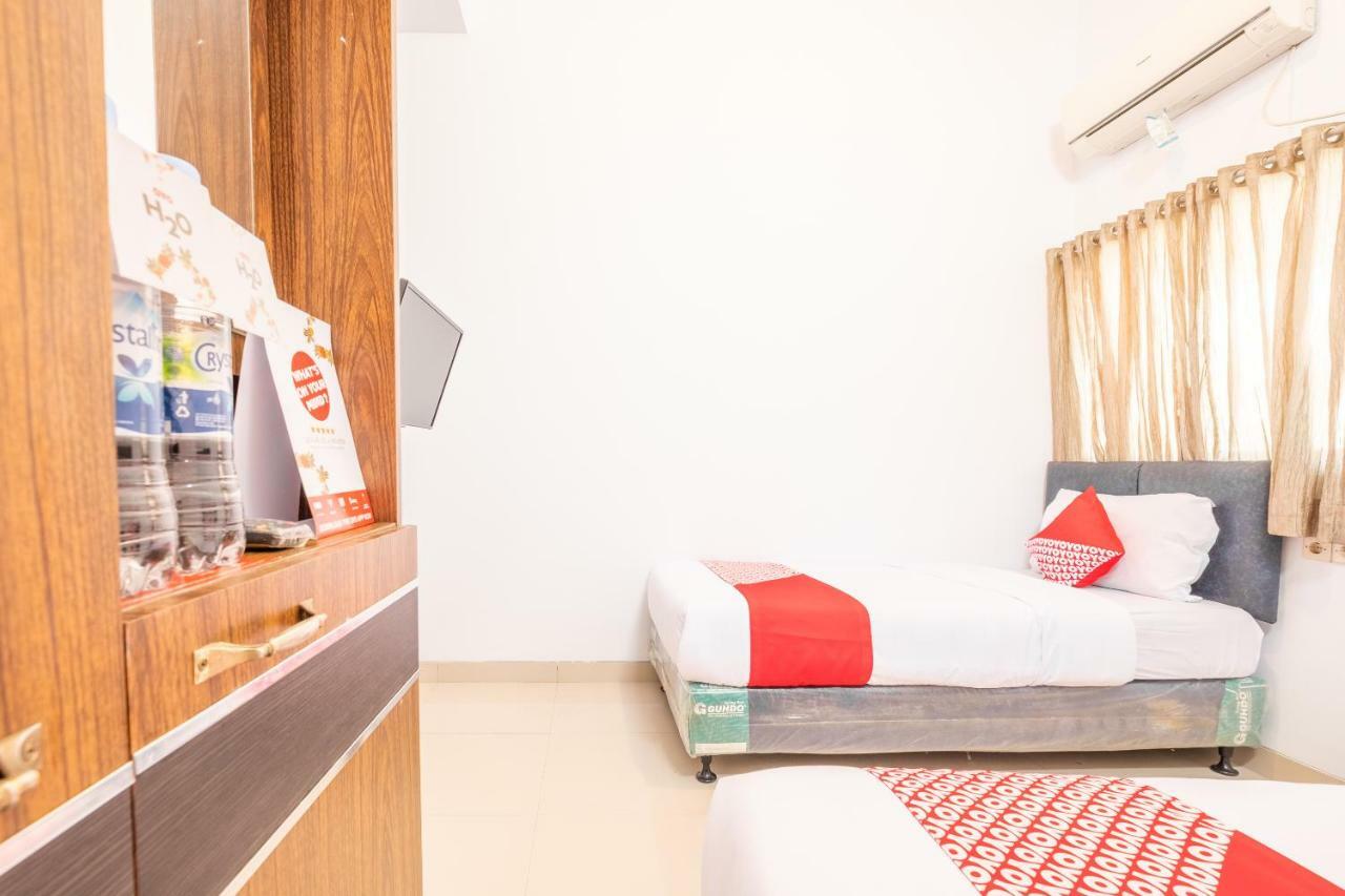 Oyo 863 Tenacity Guest House Syariah Cirebon Exterior foto